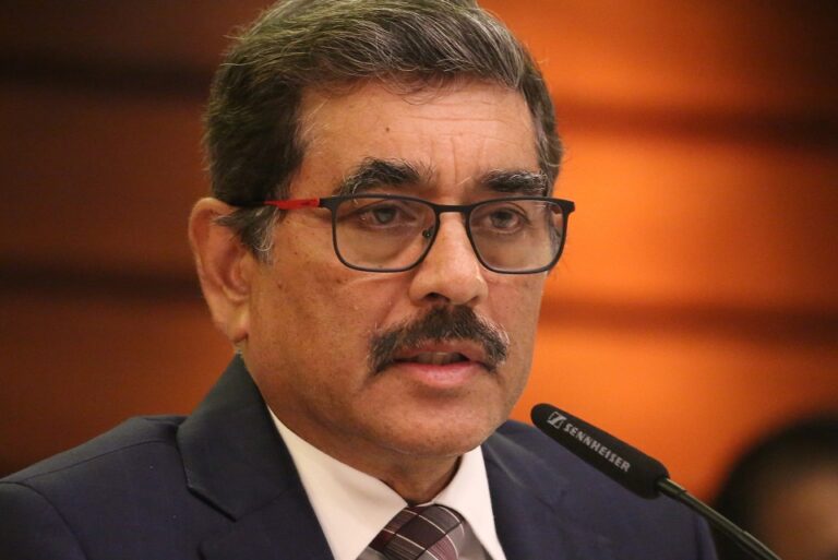 CB Governor on reverse gear relating to exporters stashing dollars overseas