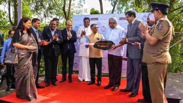 India donates SUV to SL Police
