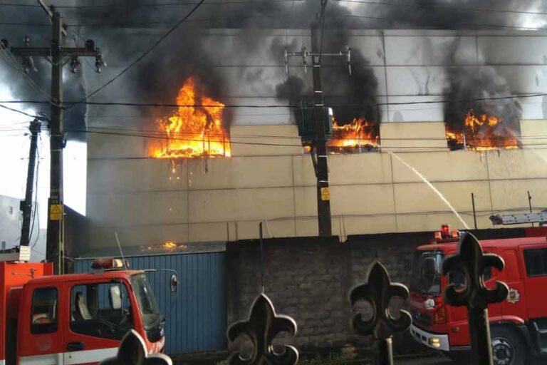Blaze takes over building in Kelaniya!