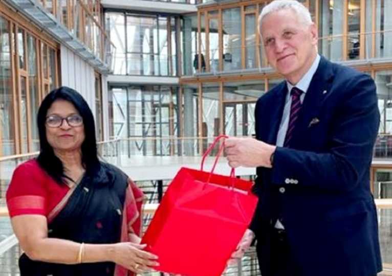 Ambassador Asirwatham meets Vice President of European Investment Bank in Luxembourg