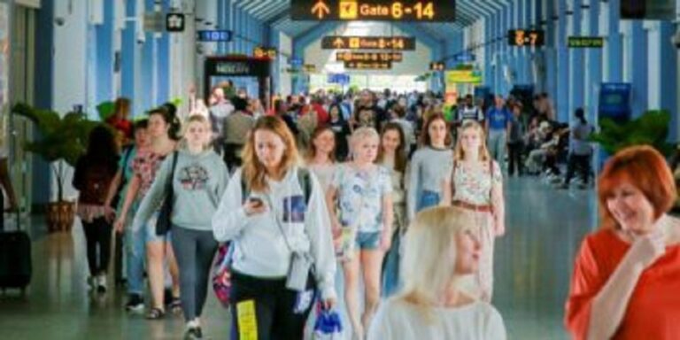 Tourism earnings surge, marking significant growth in early 2025