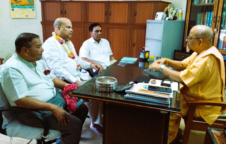 High Commissioner Moragoda meets with the President of ISKCON Mumbai
