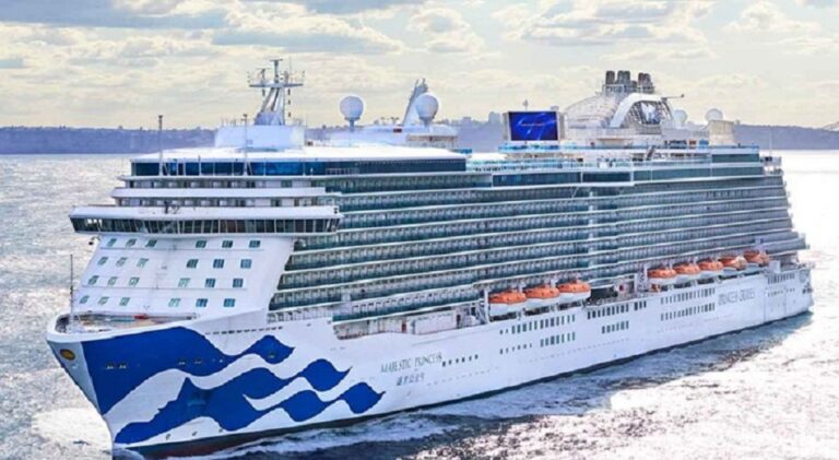 Princess Cruise Arrives in the island, with nearly 2,000 passengers