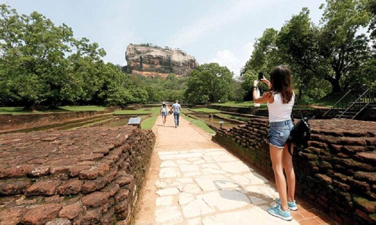 Sri Lanka tourist arrivals hit 100000 mark on the eve of Sigiriya development