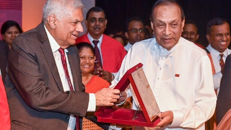 ‍Former Speaker Karu Jayasuriya, old boy of Ananda College, given ‘Anandabhimani Award’