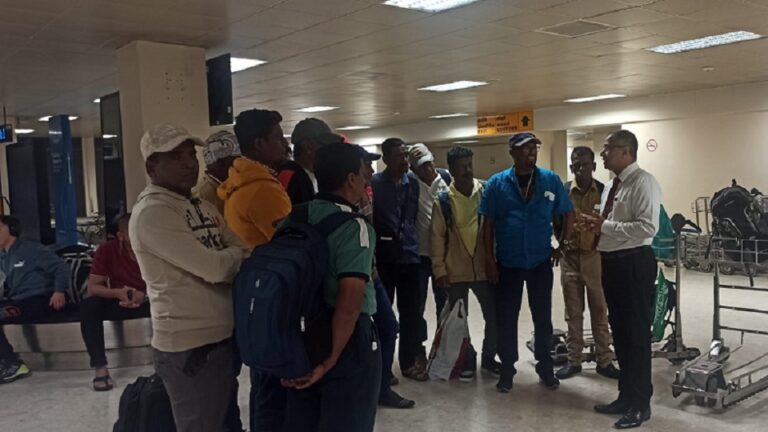 Evacuated Sri Lankans from Sudan return to island