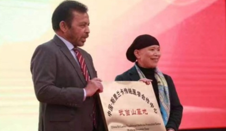 Dr. Palitha Kohona declares open a centre to develop Chinese and Sri Lankan Traditional Medicine