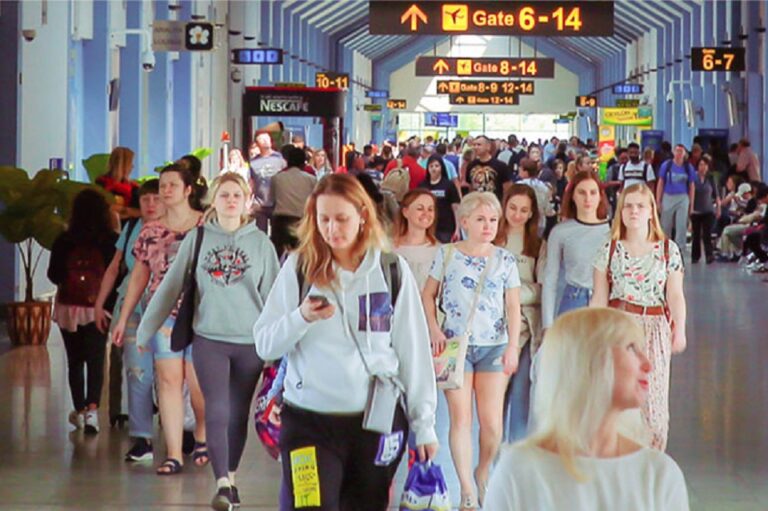 Sri Lanka Records Over 816,000 Tourist Arrivals in First Quarter of 2025
