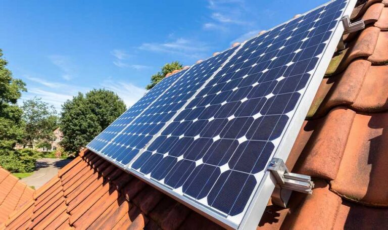 CEB settles Rs. 4 billion arrears of ROOFTOP Solar customers