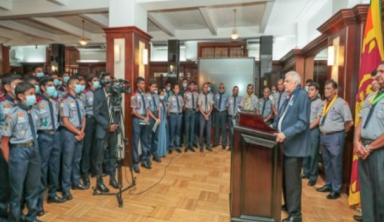 President meets Sri Lankan Scouts participating in the World Scout Jamboree ￼