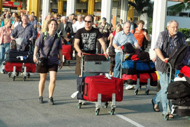 Tourist arrivals in Dec 2023 exceed 200k mark, reaching the highest in four years