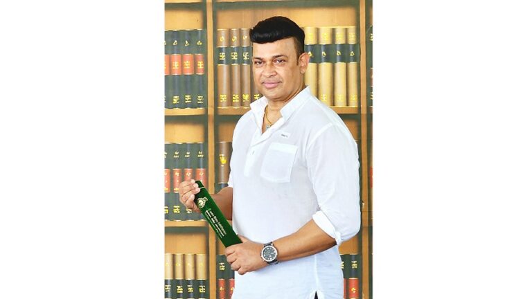 Ex MP Ranjan Ramanayake completes his degree from OUSL