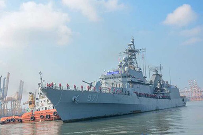 South Korean Destroyer ROKS Gwanggaeto docks in Colombo Port