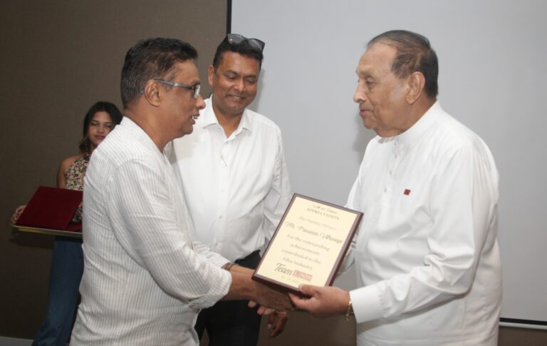LNW honours Prasanna Vithanage for winning best picture for “Paradise” (PHOTOS)