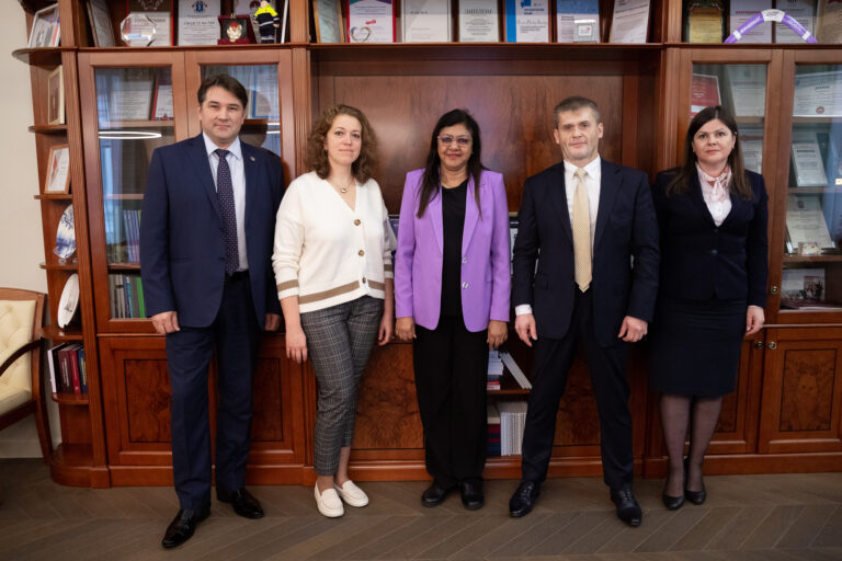 SL Ambassador to Russia Delivers a lecture to Directors of Moscow Schools