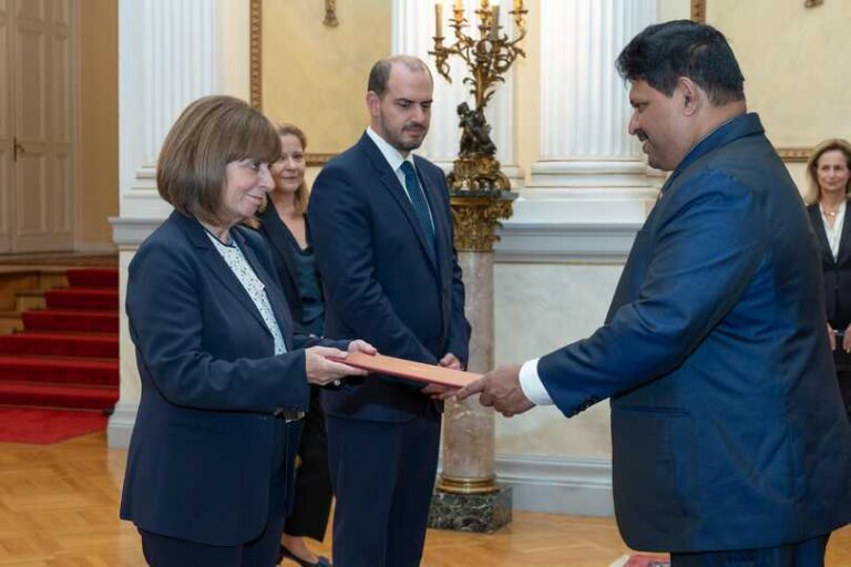 SL Ambassador presents credentials to President of the Hellenic Republic
