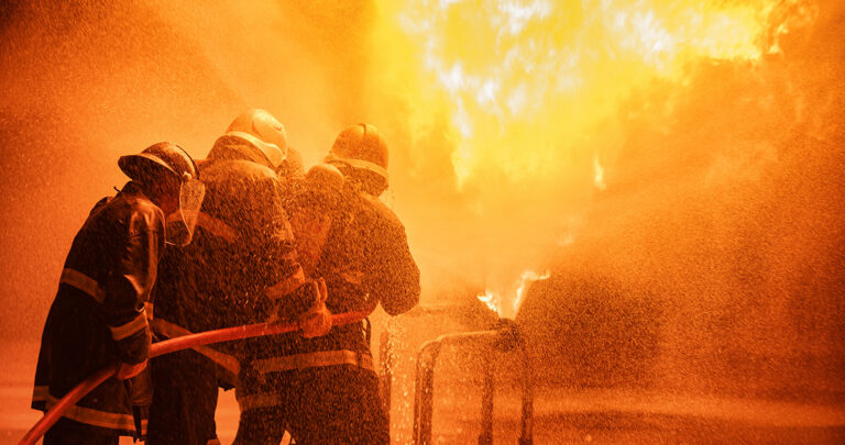 Fire erupts in Jaffna building: Rapid response by fire brigade ensures no injuries
