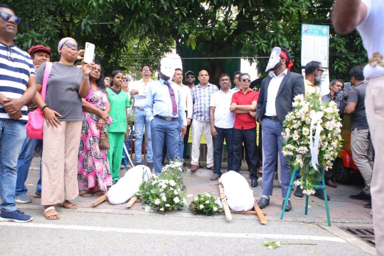 Public demonstration urging arrest of ex-Health Minister Keheliya Rambukwella (PHOTOS)