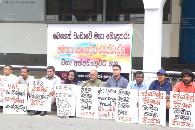 Passive resistance demanding the arrest of ex Health Minister (PHOTOS)