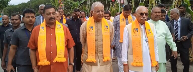 Indian Spiritual Leader participates in Kumbabhishekham Pooja at Seetha Amman Kovil