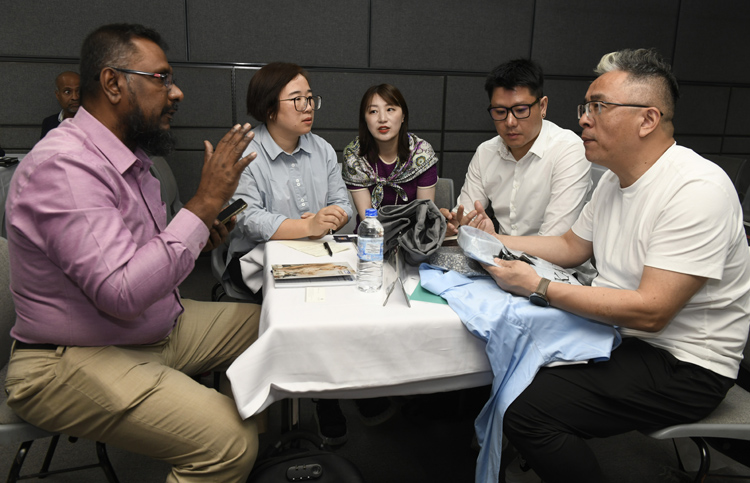 Prominent Chinese Apparel Association explores business ties with Sri Lanka