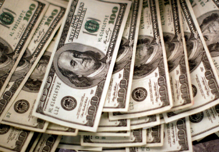 Foreign investments encouraged in the mineral sector despite ongoing controversies.