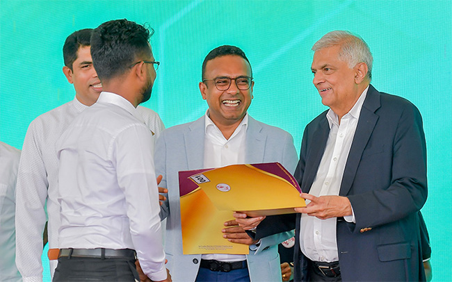 President pledges support for returning migrant workers