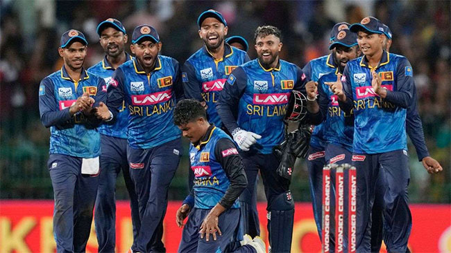 Sri Lanka secures thrilling 32-run victory over India in second ODI
