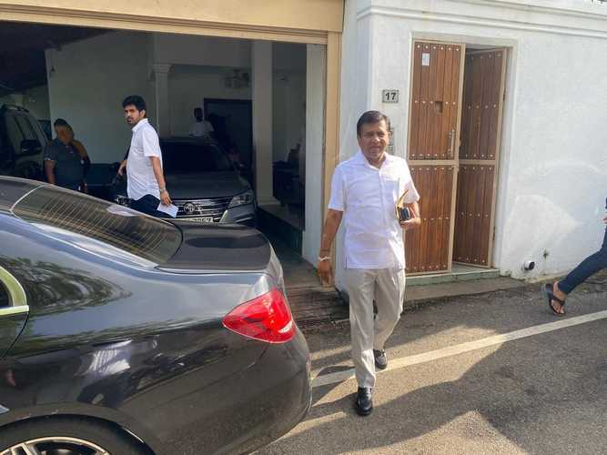 Presidential Candidate Wijeyadasa Rajapakshe casts vote
