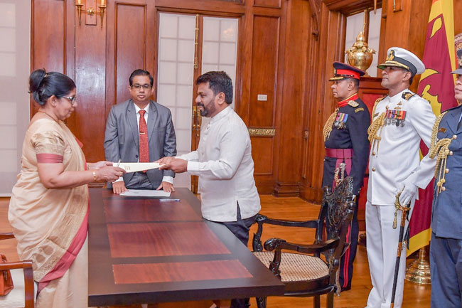 Justice Murdhu Fernando sworn in as Acting Chief Justice, becoming SL’s 2nd woman to hold the role
