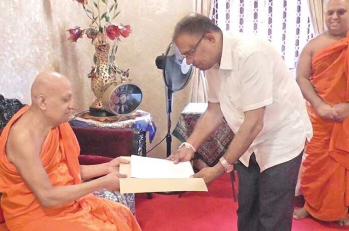 Malwatte Chief Prelate commends govt for reducing ministerial numbers, urges action on key reforms