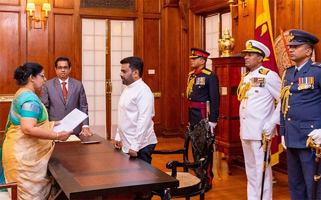 Murdu Fernando takes oath as Chief Justice of Sri Lanka