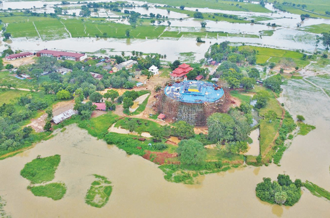 Gal Oya banks breach in Ampara causes widespread flooding and damage to paddy fields