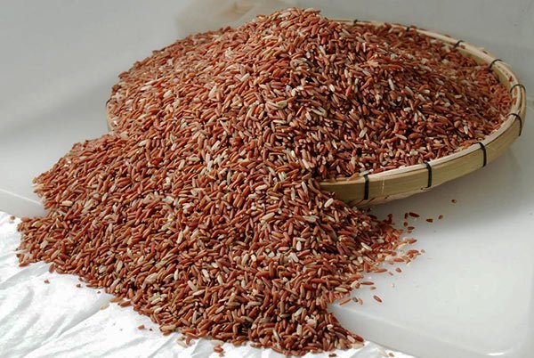 Ex-Agriculture Director blames political interference for red raw rice shortage