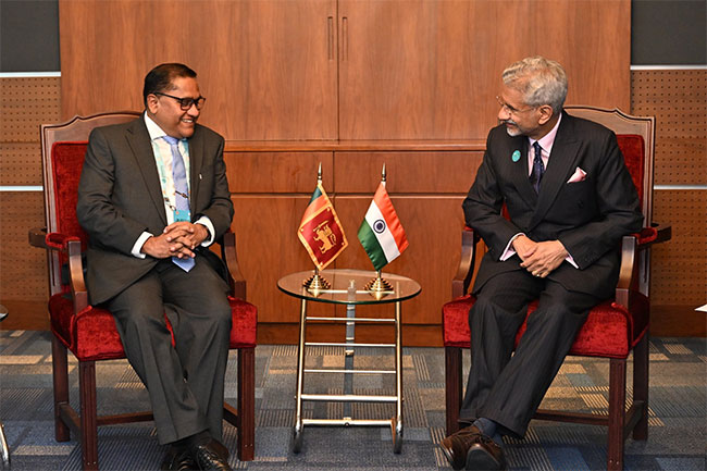 Indian External Affairs Minister meets Sri Lankan counterpart at Indian Ocean Conference