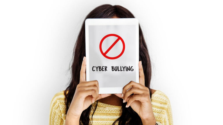Sri Lanka faces alarming surge in Social Media incidents, experts call for stricter online protection
