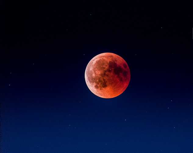 Rare Celestial Spectacle: Sri Lanka to Witness Striking Blood Moon Tonight