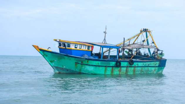 Navy Launches Rescue Mission for Missing Fishermen off Sri Lanka’s Southeastern Coast