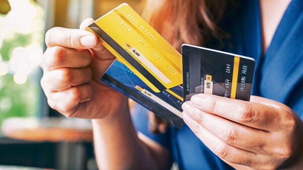 Sri Lankan Cardholders Trapped in Costly Cycle of Hidden Fees and High Debt Sri Lankan Cardholders Trapped in Costly Cycle of Hidden Fees and High Debt