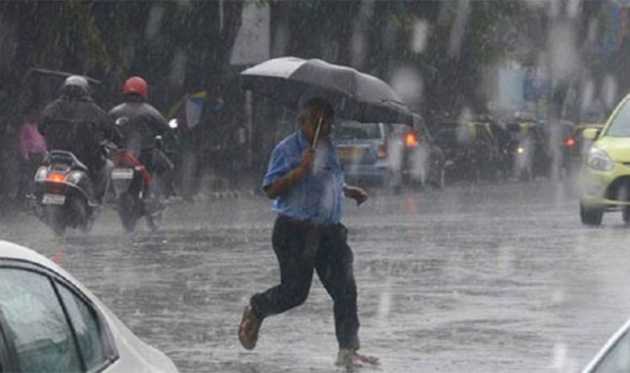 Northeast monsoon conditions over the Island: Fairly heavy falls above 50 mm expected (Dec 08)