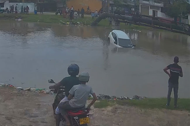 Three Killed as Vehicle Plunges Into Canal in Sainthamaruthu