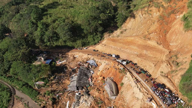 Nawalapitiya-Kandy Road Reopens After Cyclone Ditwah Damage