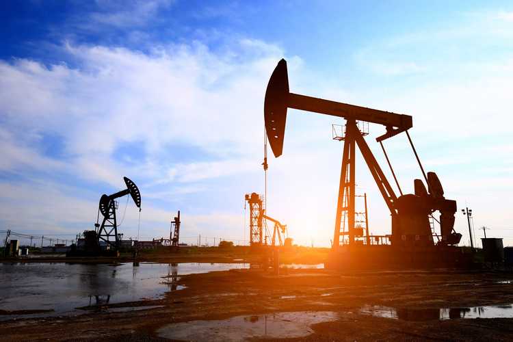 Oil Prices Close 2025 Sharply Lower Amid Oversupply Fears and Market Turbulence