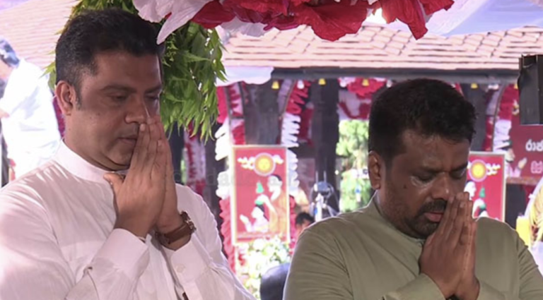 President Joins State Oil-Anointing Ceremony in Kandy for New Year