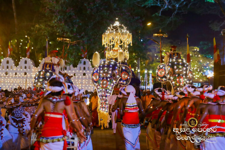 Second Randoli Perahera Draws Crowds to Kandy