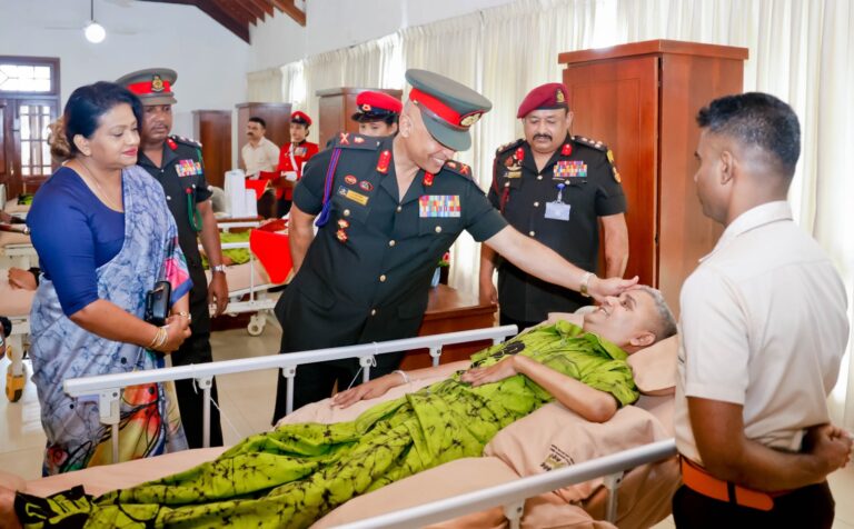 Commander of the Army Visits War Heroes at ‘Mihindu Seth Medura’